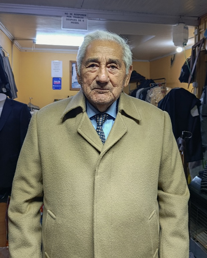 Rodolfo Catricheo, sastre: “Estoy orgulloso de mi familia y mi suerte”