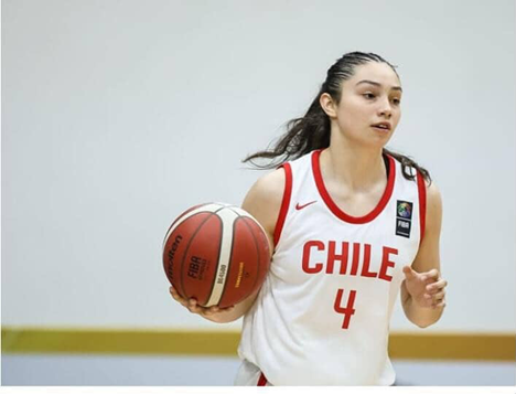 Agustina Mena Urra, jugadora del CD UACh: “Yo voy por el camino a ser jugadora profesional, si te lo propones y te esfuerzas es posible”