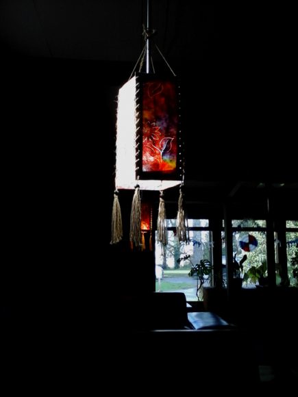 Lámpara colgada en el mismo negocio de Don Cangrejo. Me gustó la luz que le daba.